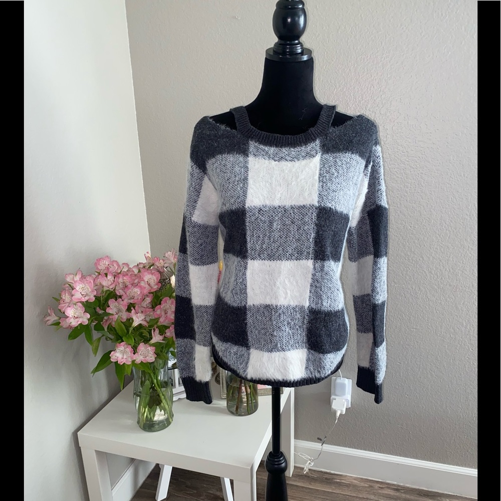 EXPRESS Women’s Pullover Split-Shoulder Fuzzy Shepherd-Check Sweater Size M
